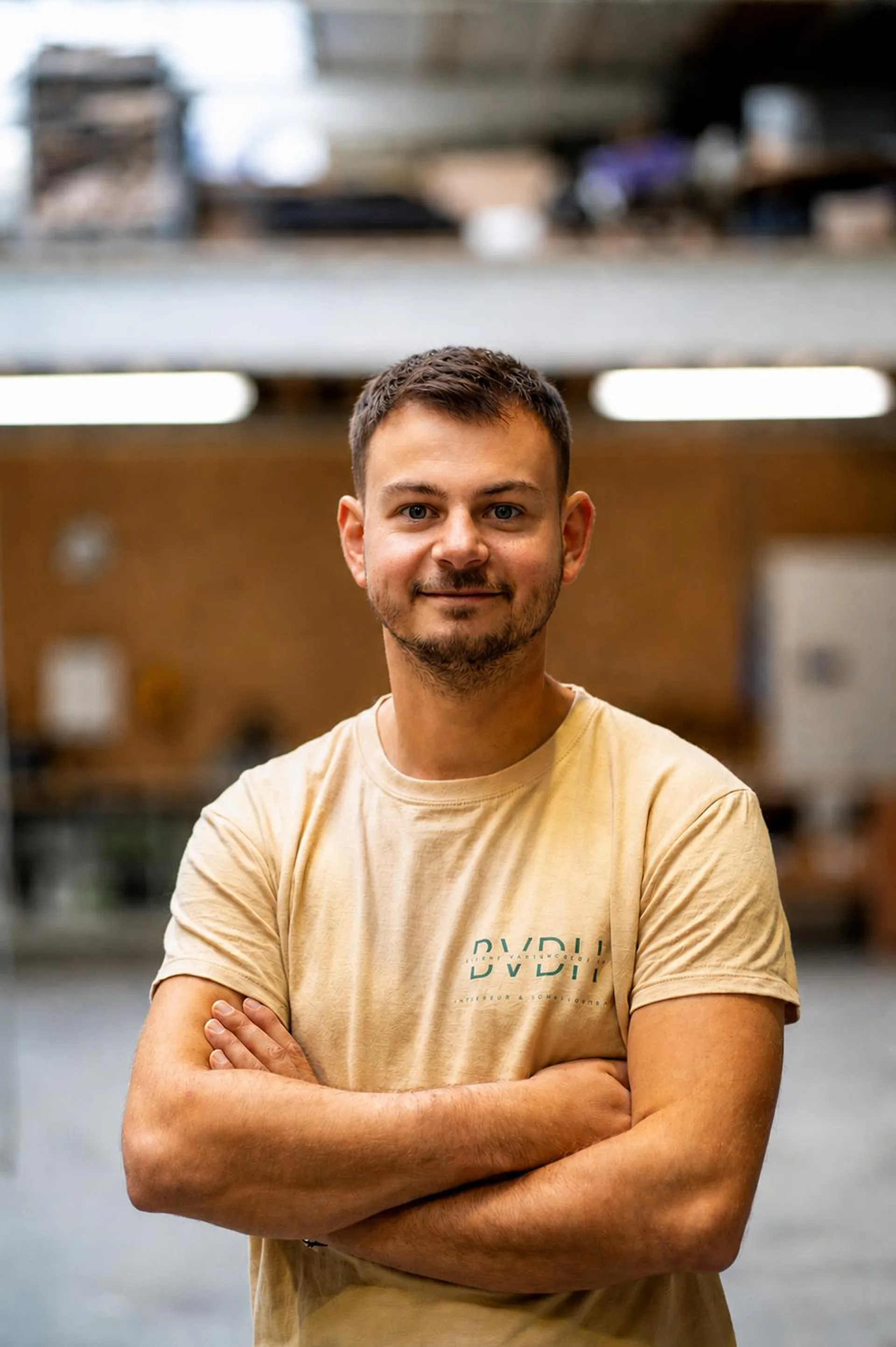 Bjarne Vandenheede — schrijnwerker en zaakvoerder BVDH, specialist in keukens op maat, maatkasten en interieur renovatie in Vlaanderen